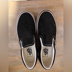 Black Vans Platform Slip On